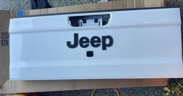 2022 jeep gladiator OEM TailGate white