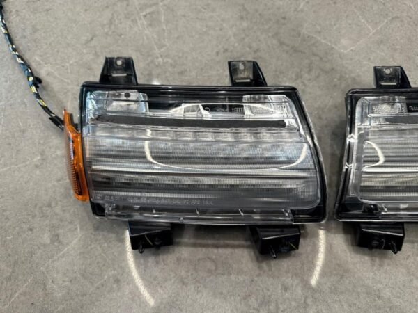 2018-2023 OEM Jeep Wrangler Passenger Right Fender Park Turn LED Lamp Light - Image 2