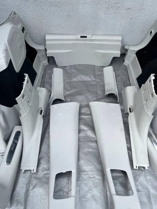 Jeep Cherokee KL Leather Seats - Image 13