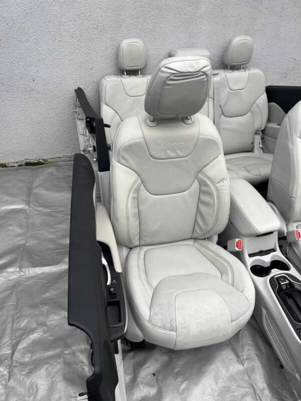 Jeep Cherokee KL Leather Seats - Image 4